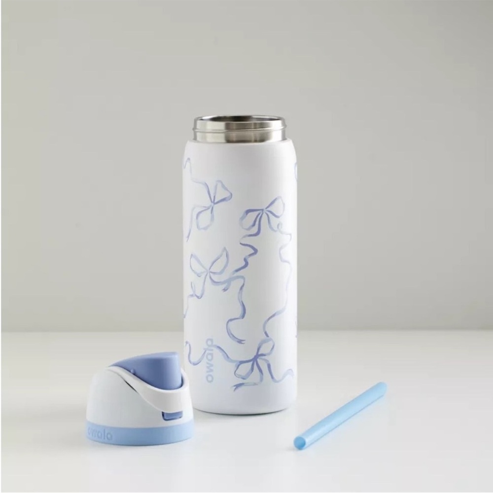 Urban outfitters exclusive 32oz owala. Never been used new with tags.